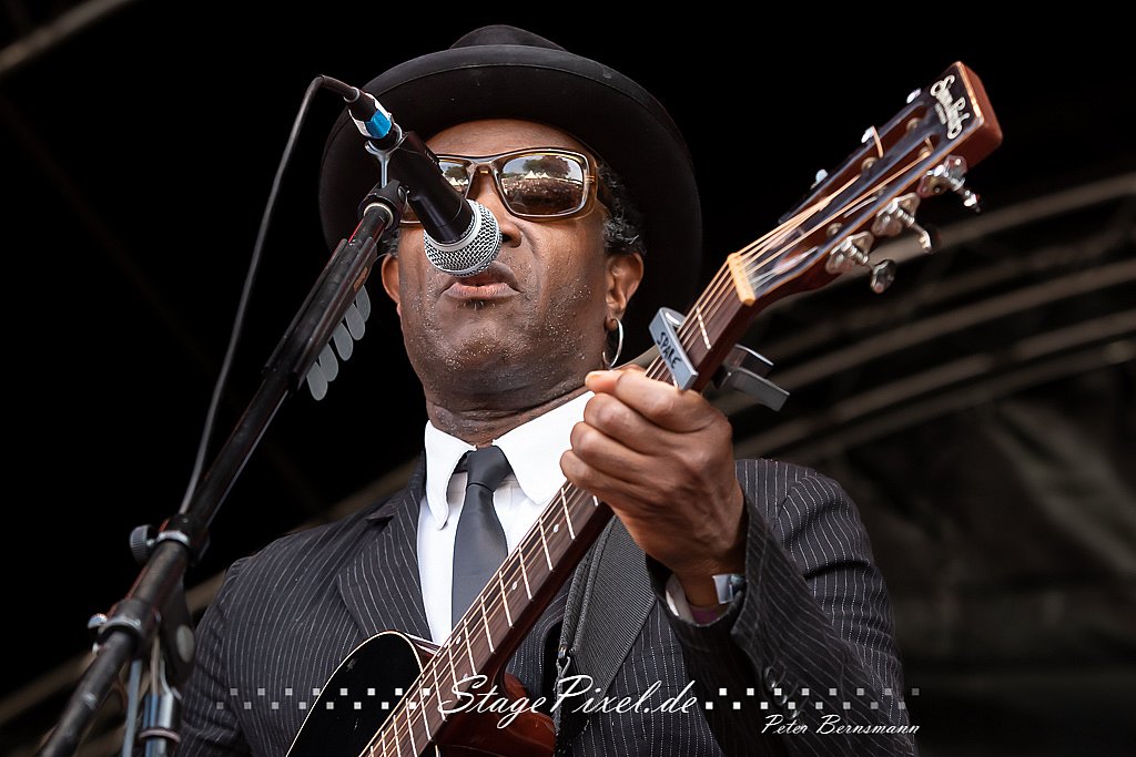 Bai Kamara jr. & The Voodoo Sniffers (Schöppingen Grolsch Blues Festival)